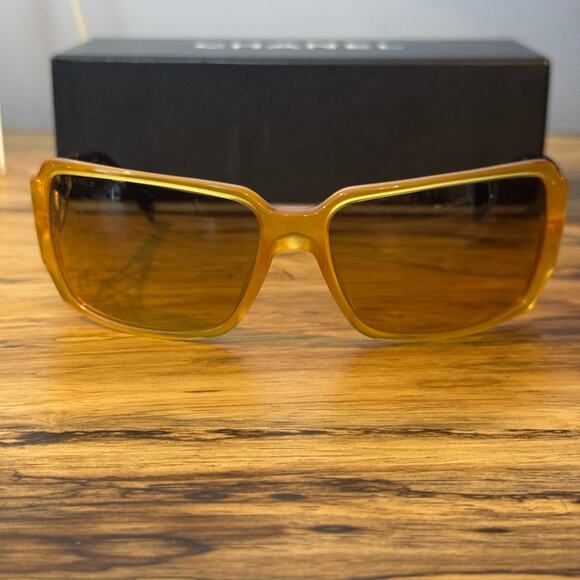 Chanel Wraparound Sunglasses Authentic CoA - Picture 2 of 7